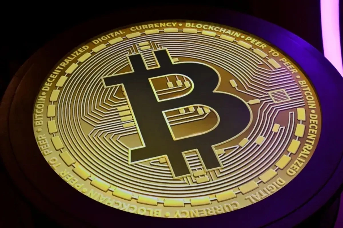 Bitcoin explose à 124 000 dollars : Wall Street, régulation et rareté alimentent une ascension historique