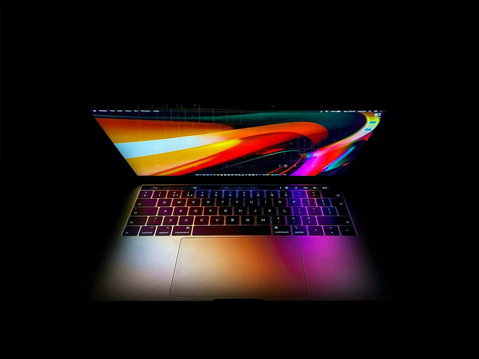 Apple prépare un MacBook Pro M6 OLED tactile révolutionnaire