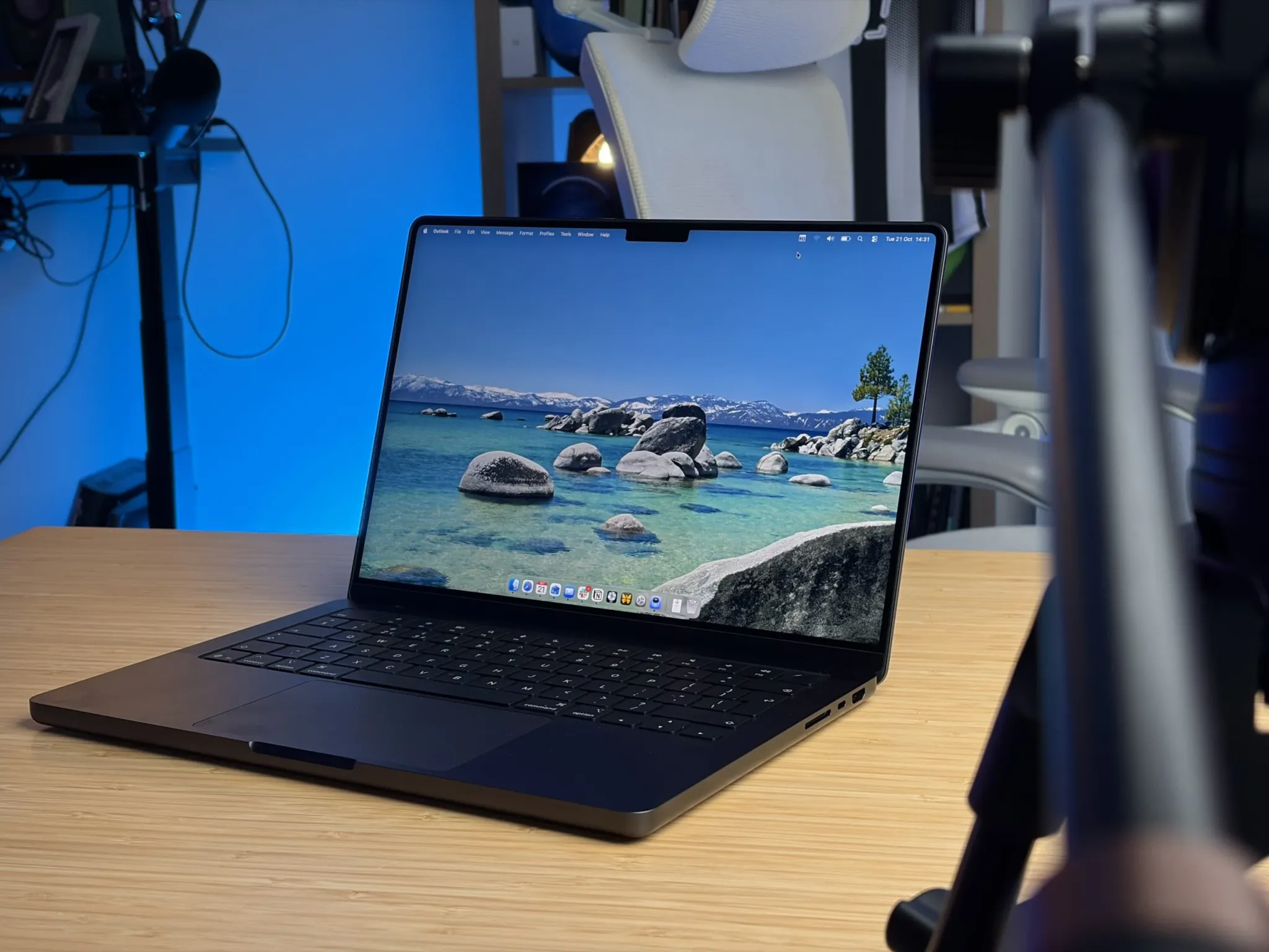 MacBook Pro M5 TechPi