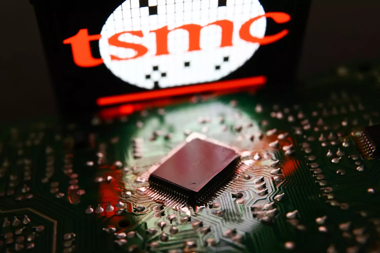 TSMC pulvérise ses records grâce à l’IA des profits vertigineux et une demande jugée infinie
