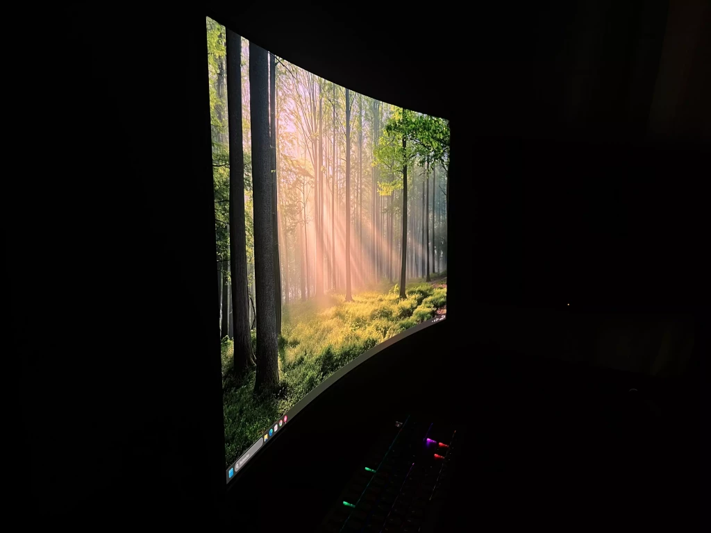 Test MSI MPG 321CURX QD OLED - TechPi.fr angle de vue écran