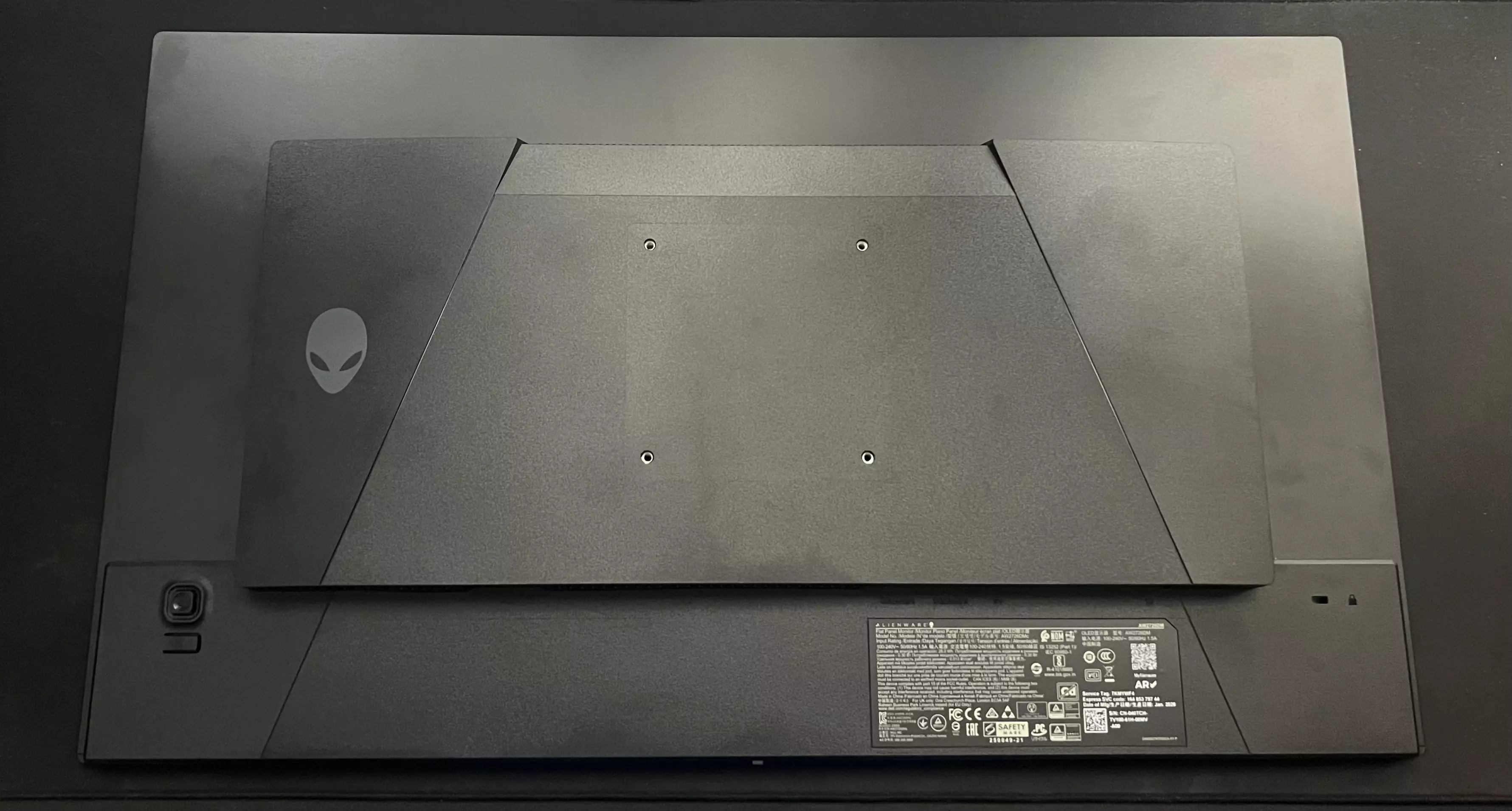Dos de l'Alienware AW2726DM avec logo alien et fixation VESA