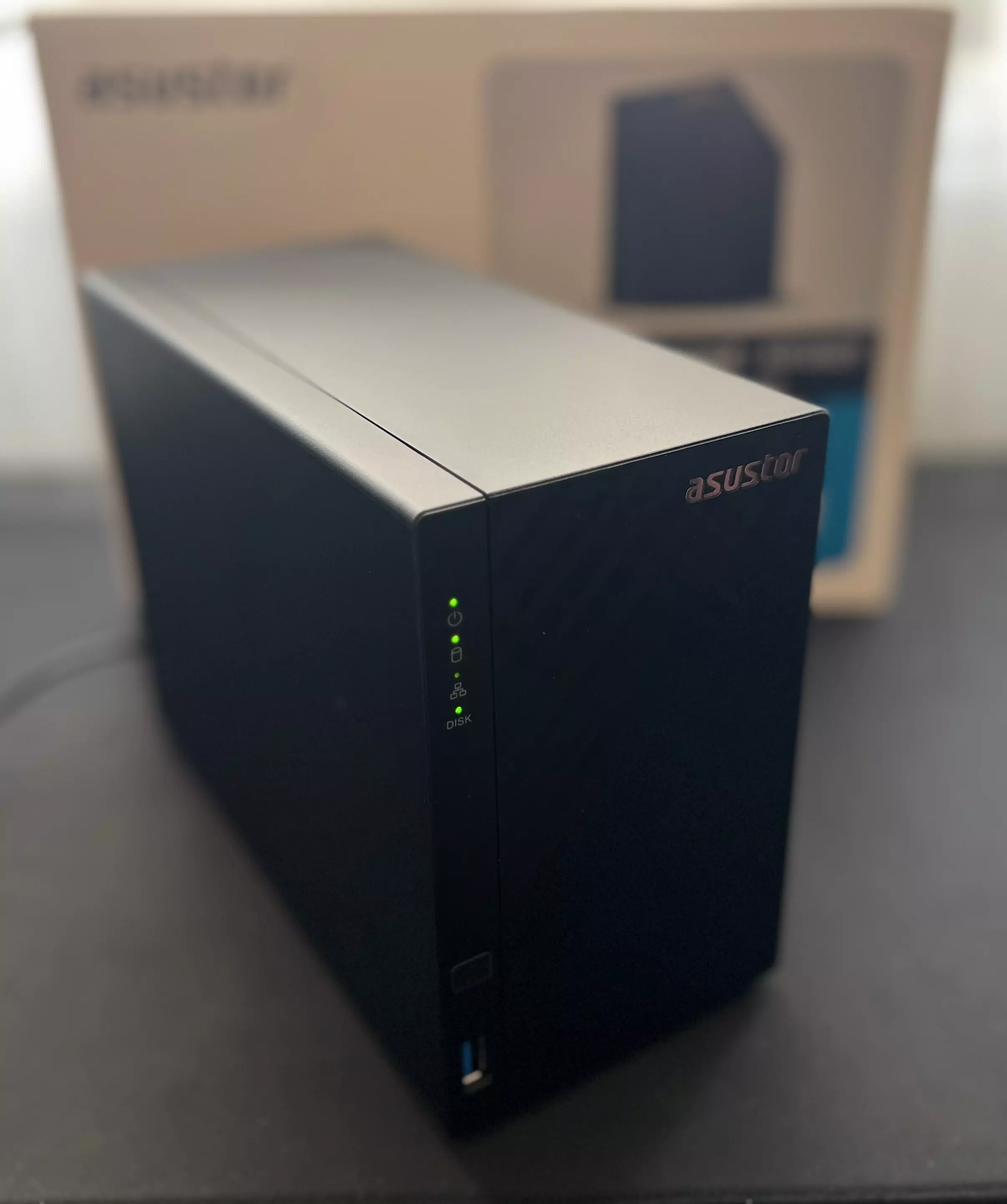 Asustor Drivestor 2 Gen2 AS1202T allumé avec ses LED vertes en façade
