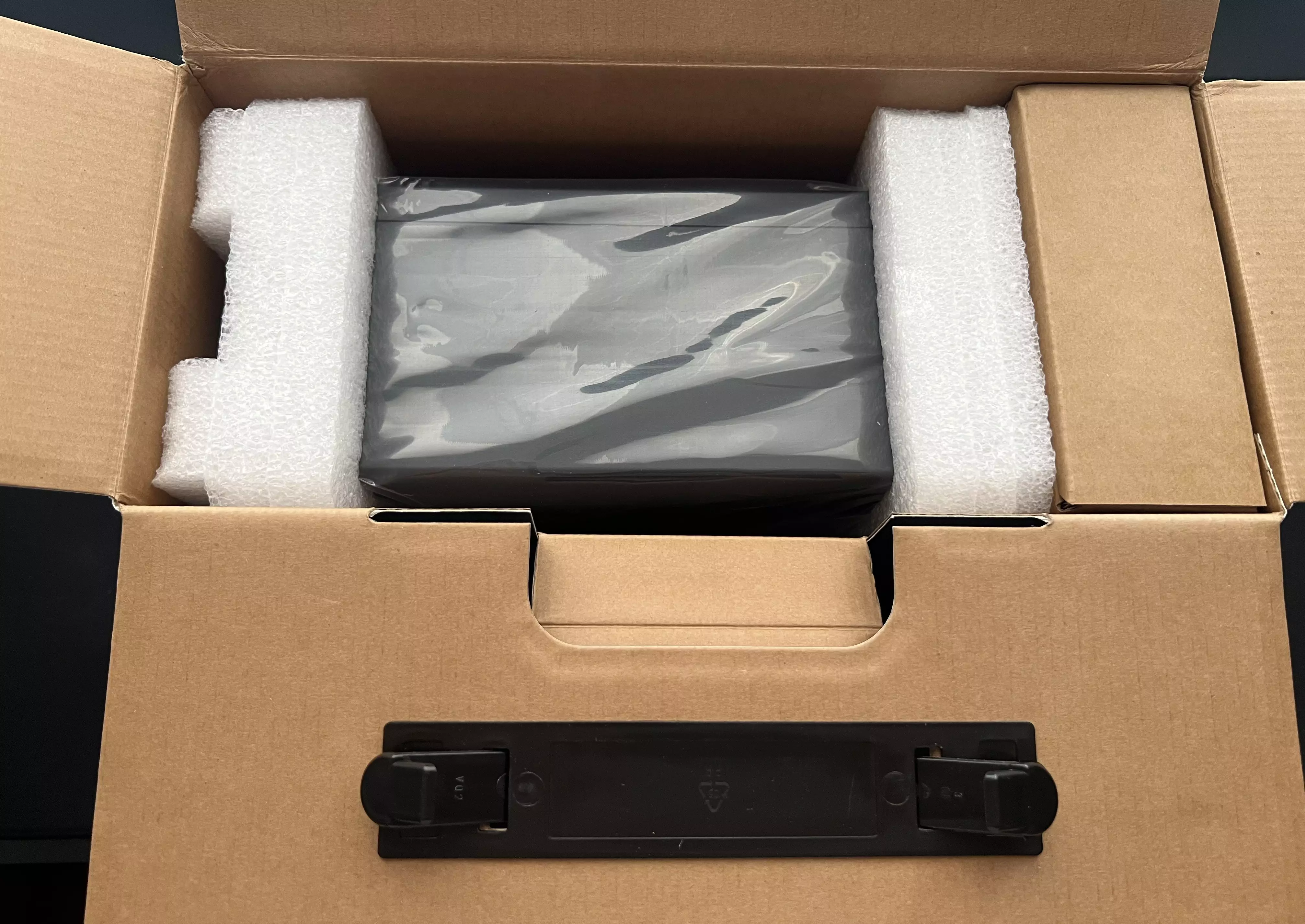 Déballage du Asustor Drivestor 2 Gen2 avec le NAS protégé dans sa mousse