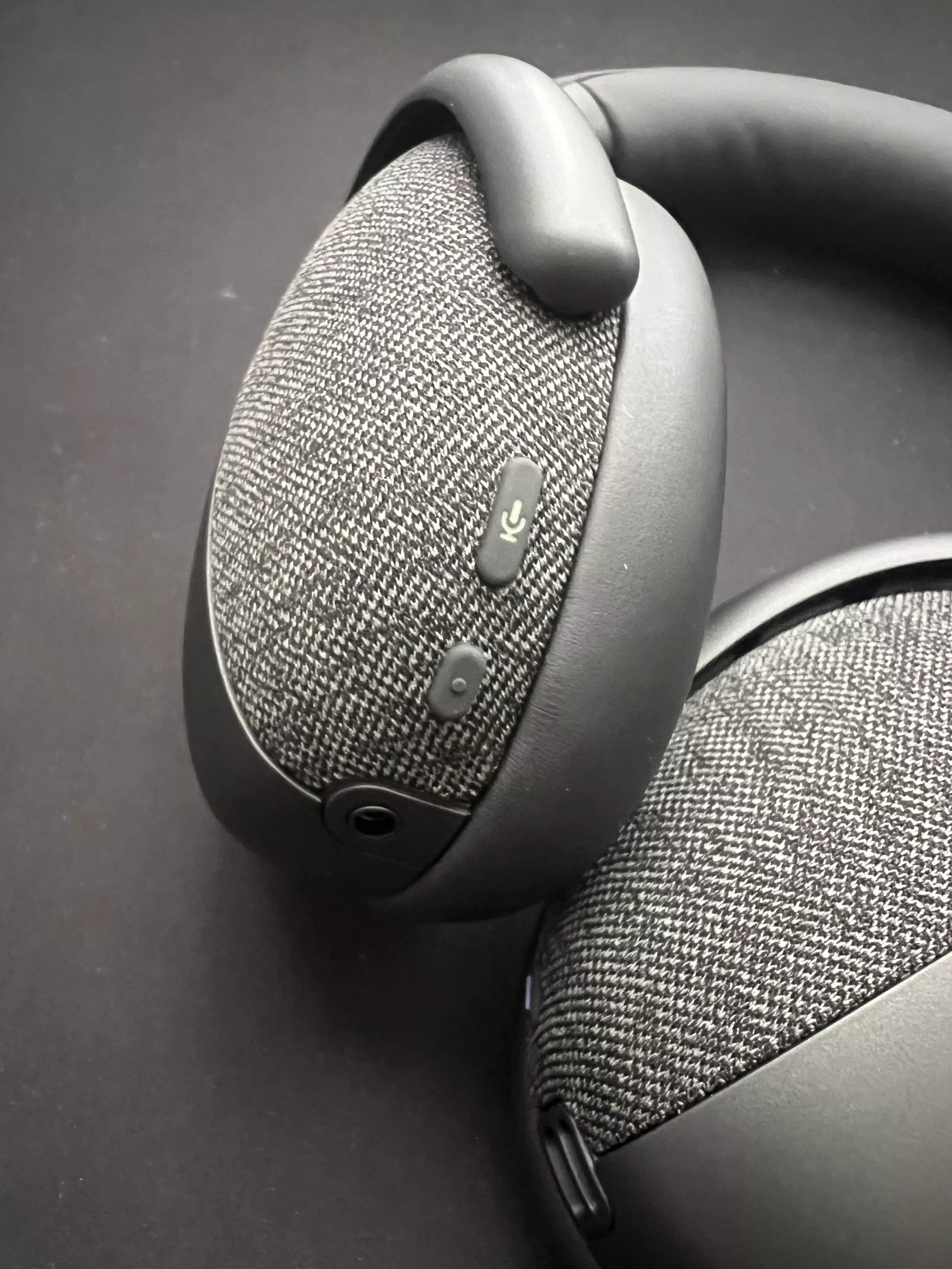 Boutons de la coque gauche du Dell WL7024 avec coupure du microphone et prise jack
