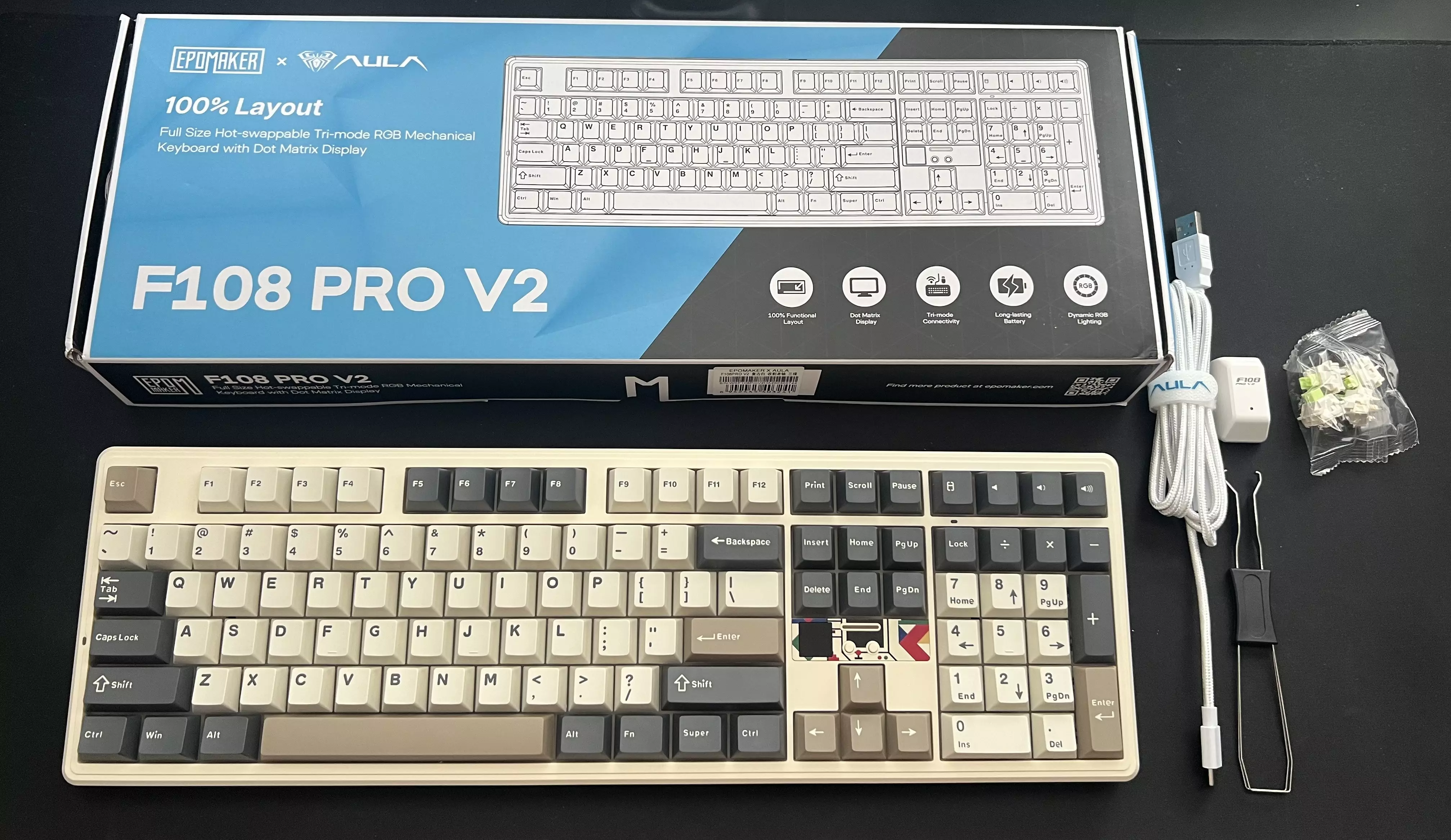 Contenu de la boîte du EPOMAKER x AULA F108 Pro V2 avec câble USB-C, dongle et accessoires