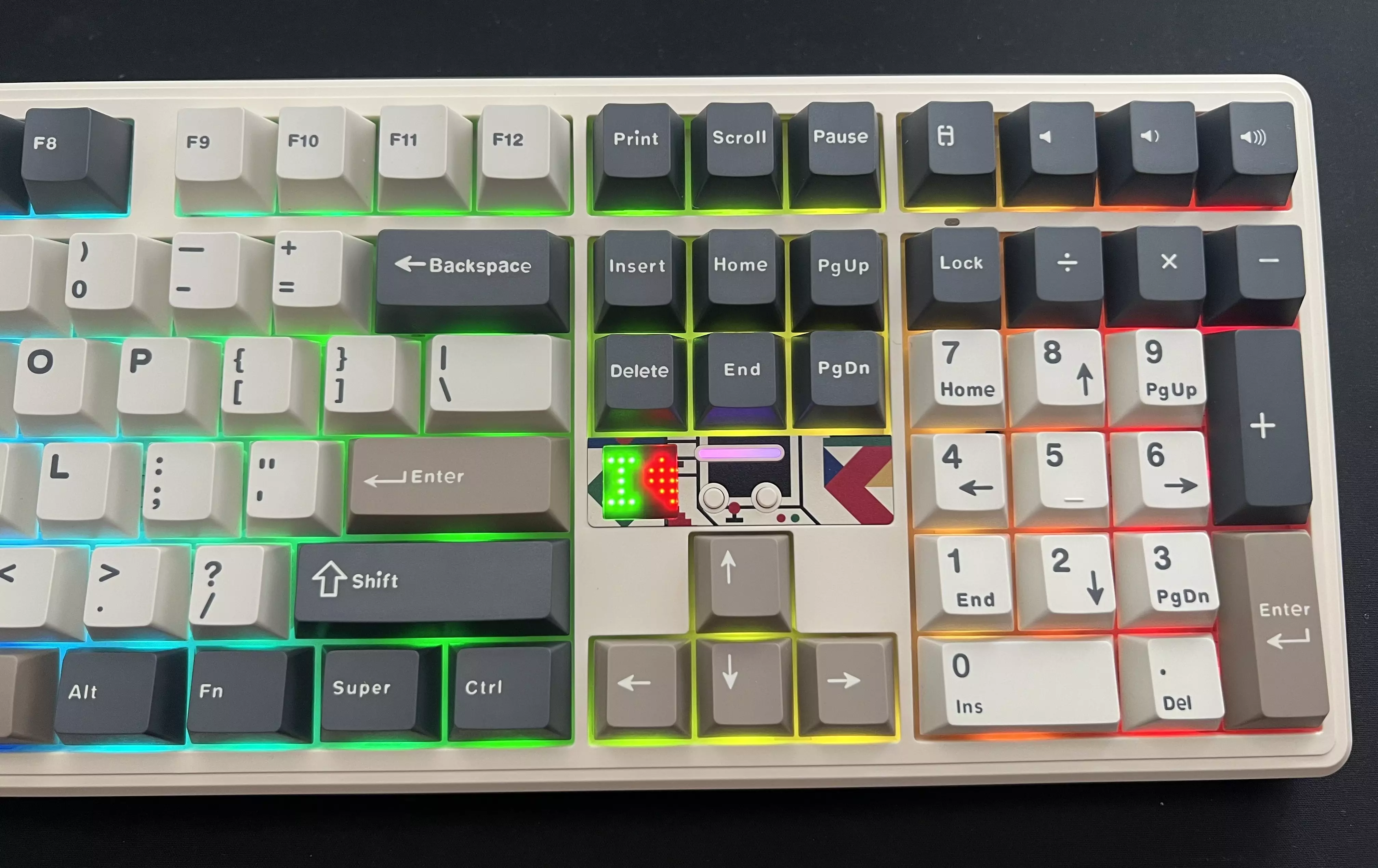 Touches, pavé numérique, RGB et écran pixel du EPOMAKER x AULA F108 Pro V2