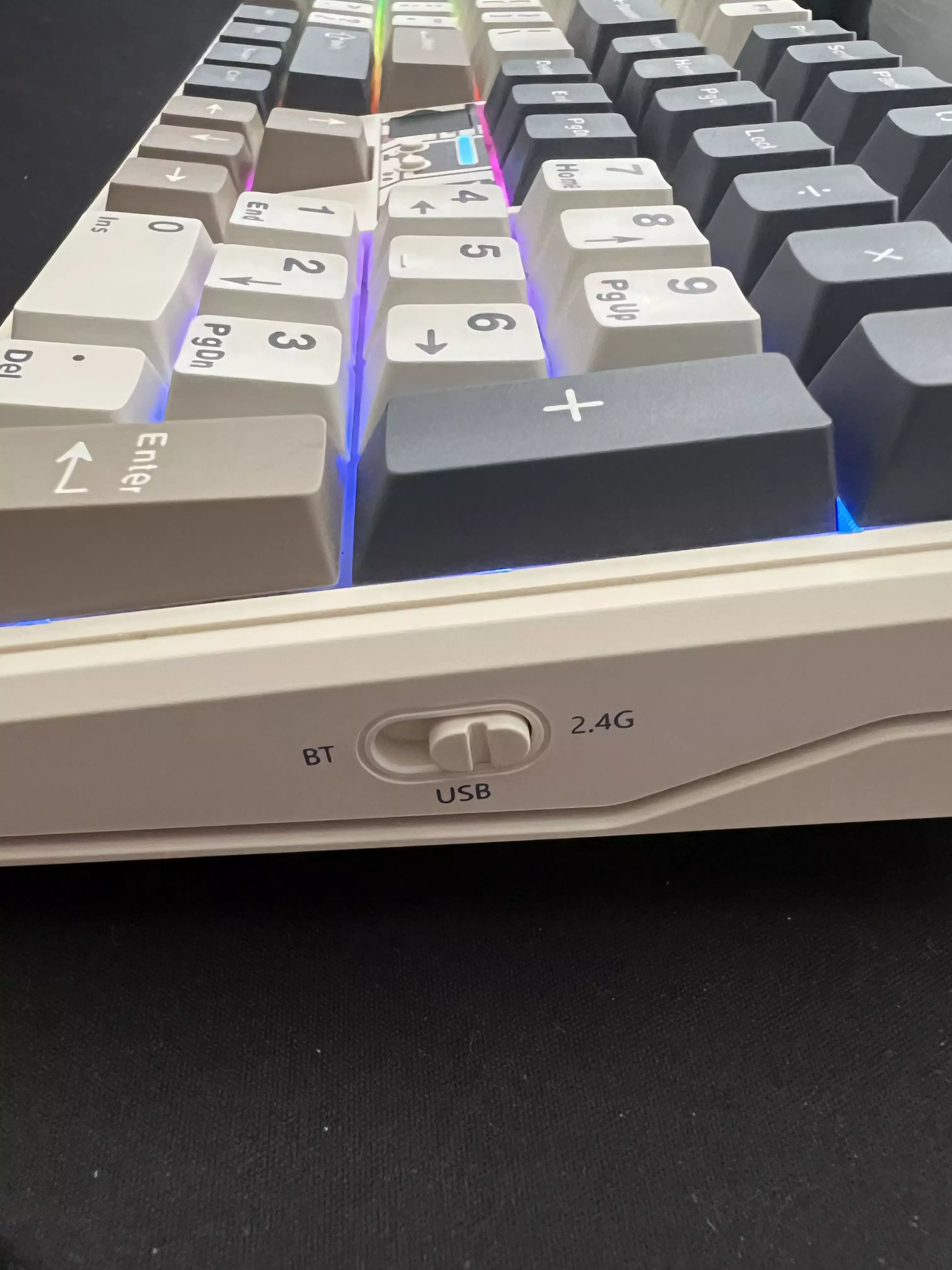Sélecteur de connexion Bluetooth USB et 2,4 GHz du EPOMAKER x AULA F108 Pro V2