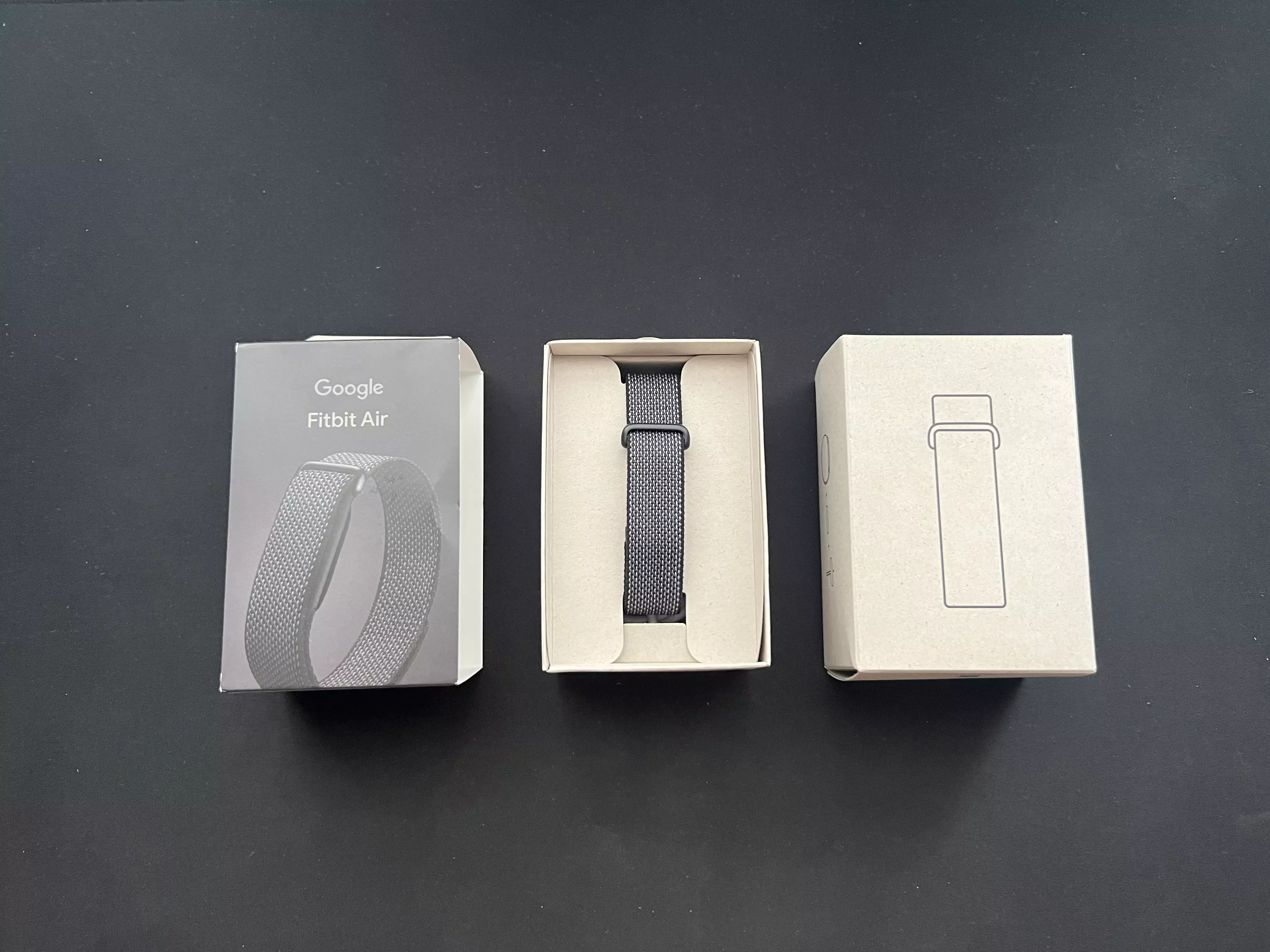 Déballage du Google Fitbit Air avec boîte, câble de charge et bracelet