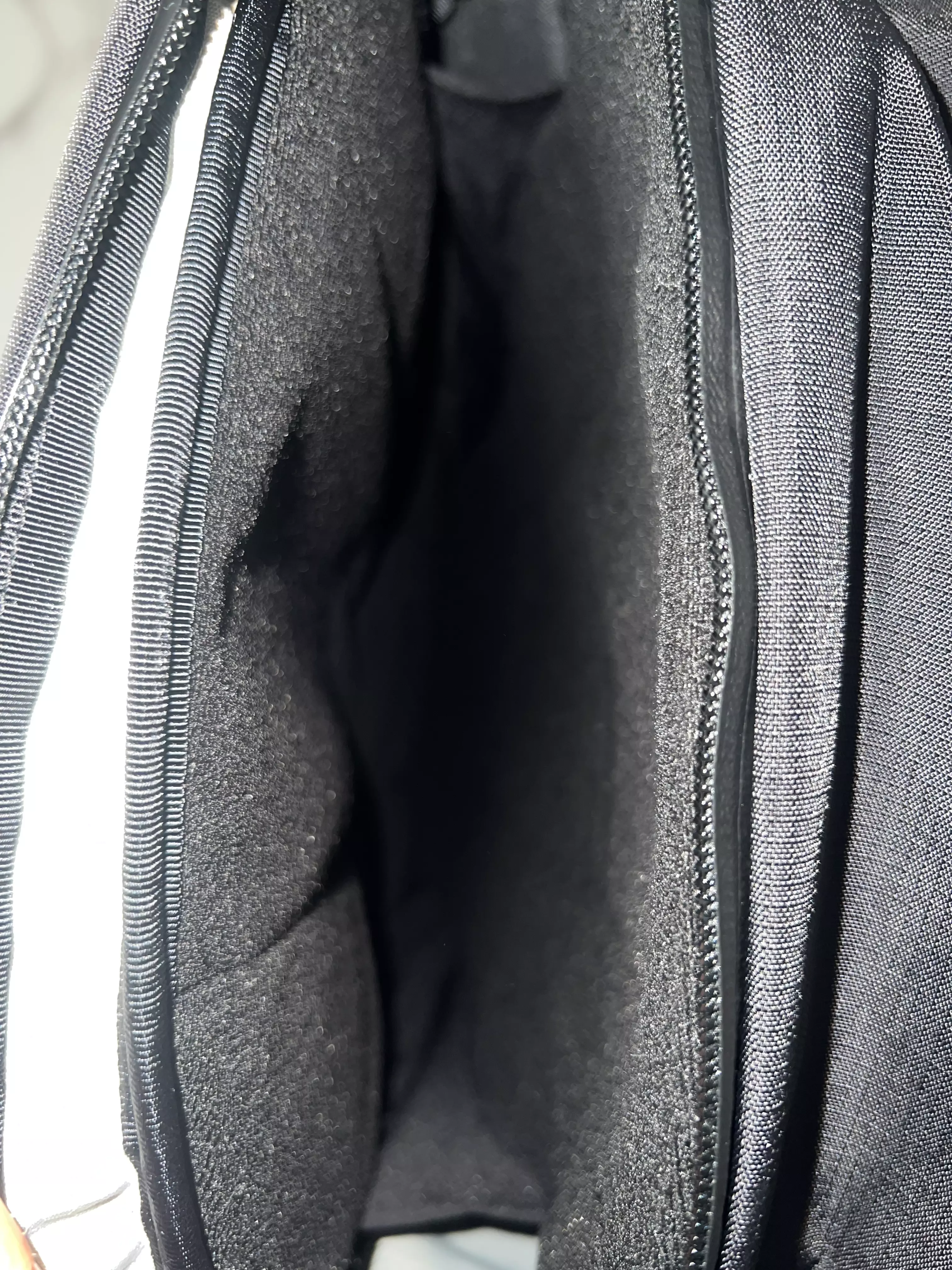 Compartiment rembourré pour ordinateur de l’ALPAKA Traverse 38L