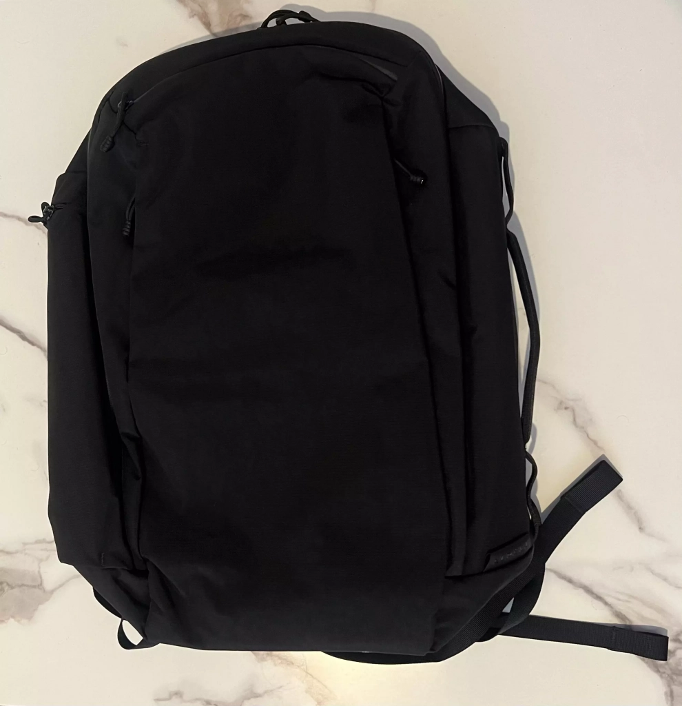alpaka-traverse-38l-noir-vue-avant