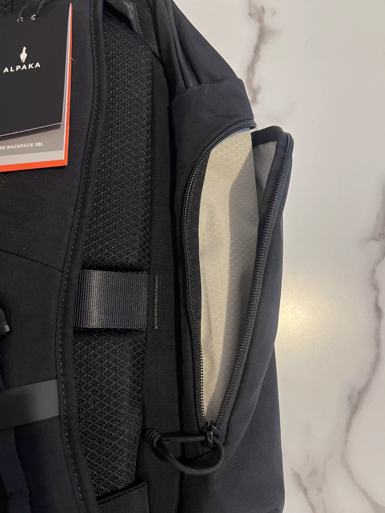alpaka-traverse-38l-poche-laterale-large-ouverte