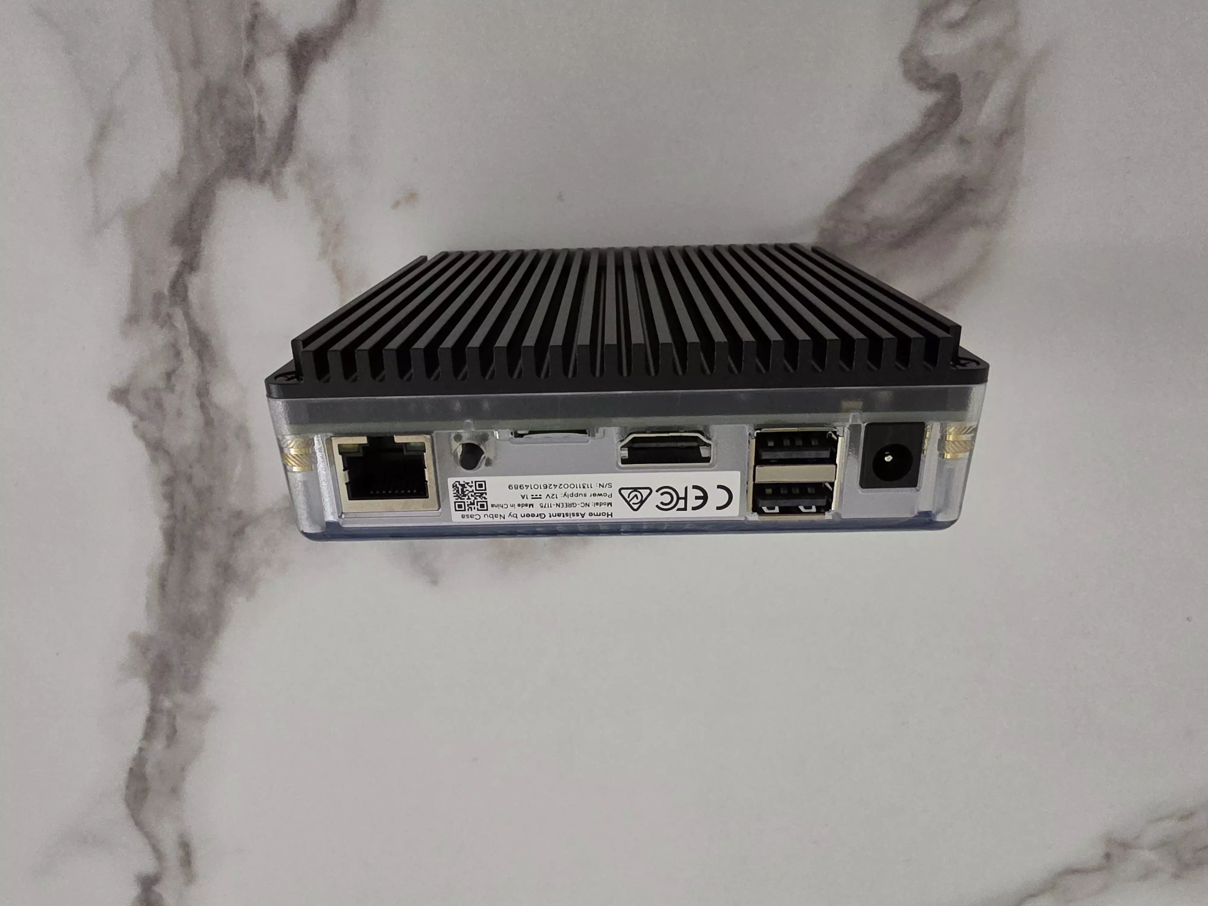 Connectique du Home Assistant Green avec Ethernet Gigabit, HDMI, deux ports USB-A et alimentation