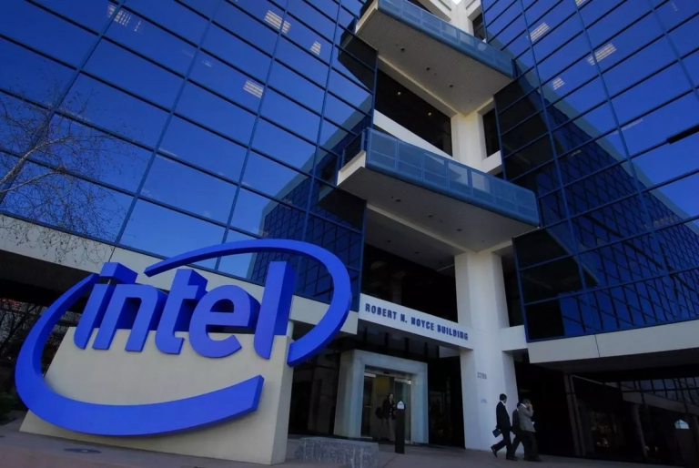 Intel acte un PC desktop coupé en deux avec des sockets grand public et premium