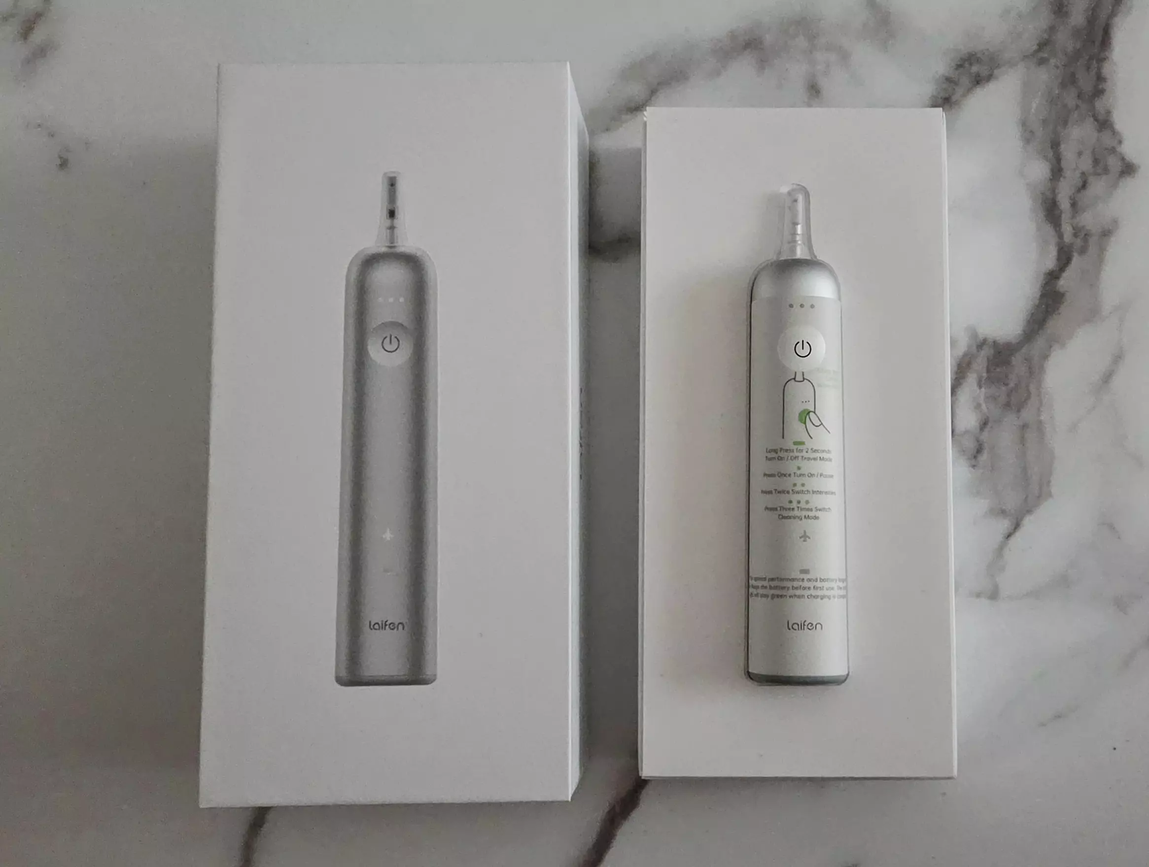 Boîte de la Laifen Wave Pro en aluminium avec la brosse protégée dans son emballage