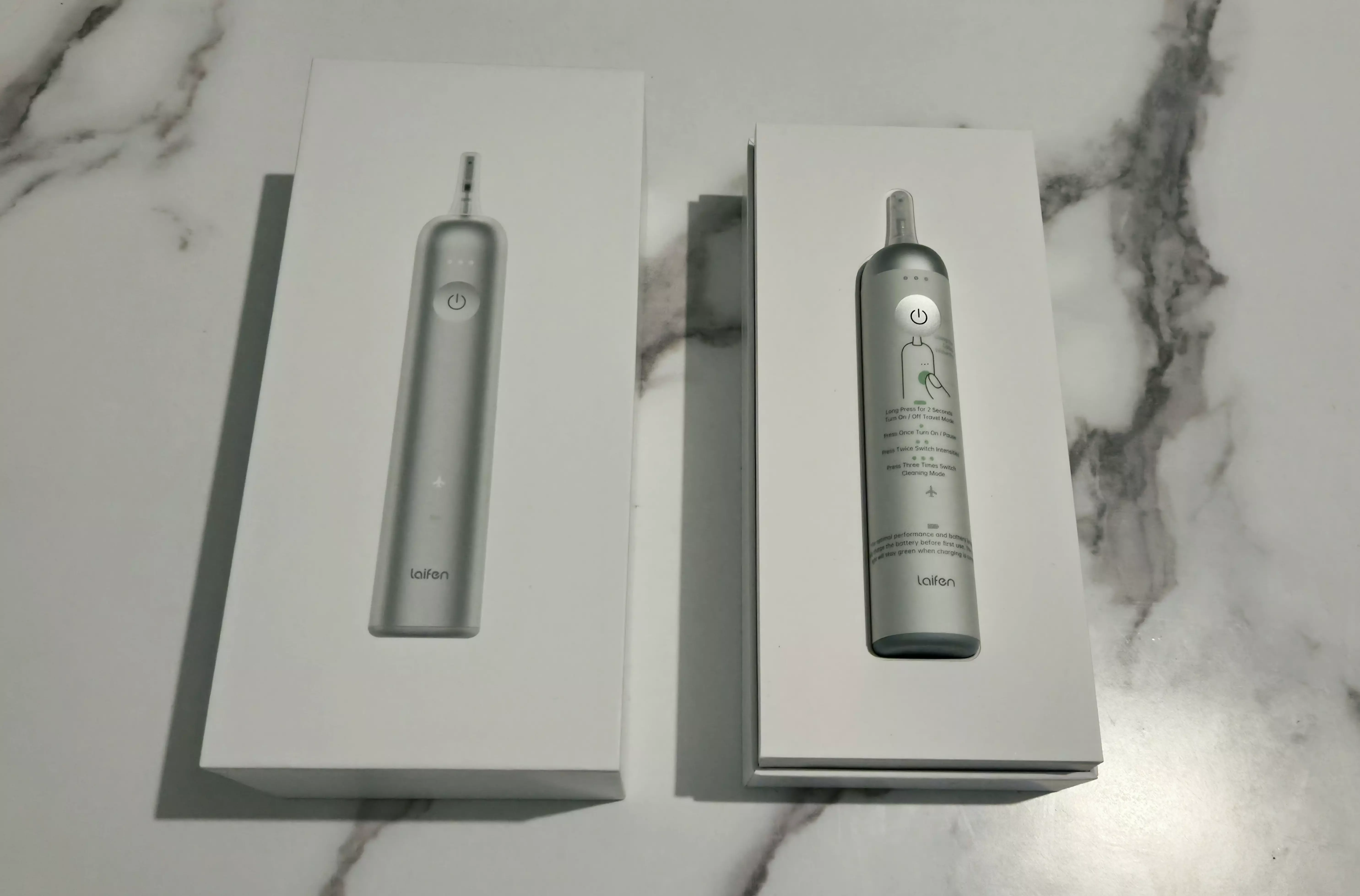 Deux têtes de brossage Laifen Wave Pro Plaque Removal et Whitening dans leurs protections transparentes