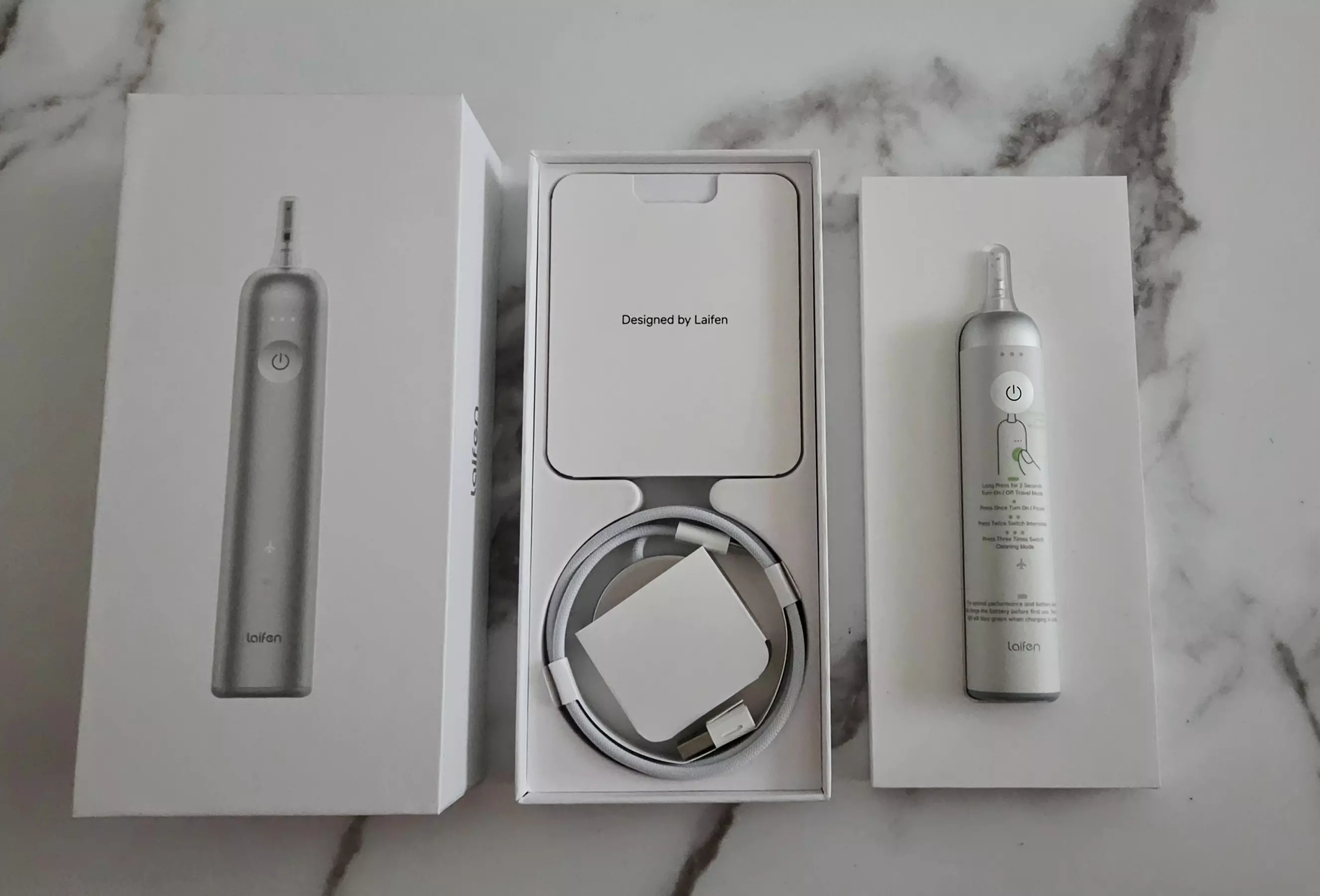 Chargeur sans fil de la Laifen Wave Pro avec son câble USB-C tressé