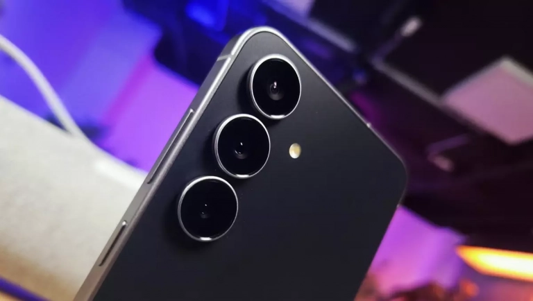 Samsung Galaxy S26 FE accompagné du prix de départ en fuite de 799 euros