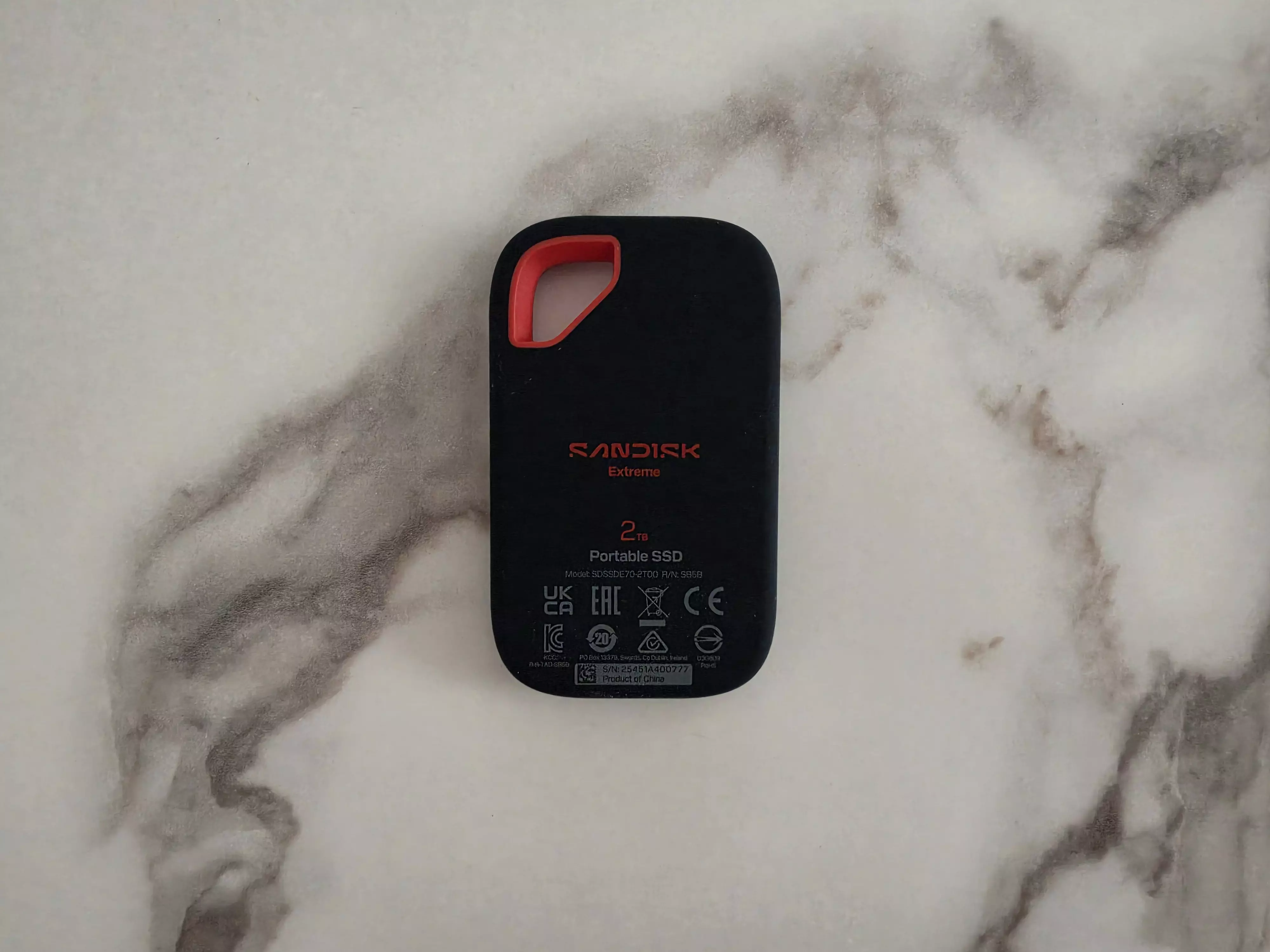 Dos du SANDISK Extreme Portable SSD V3 2 To avec la référence SDSSDE70-2T00-G25