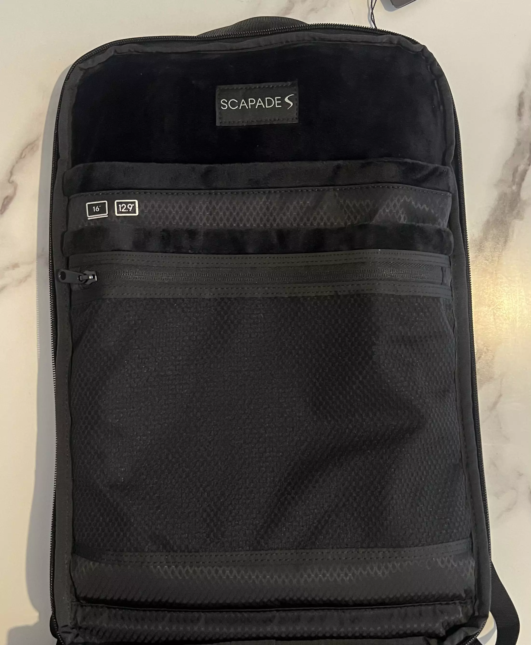 Compartiments rembourrés du Scapade AirPack pour ordinateur et tablette