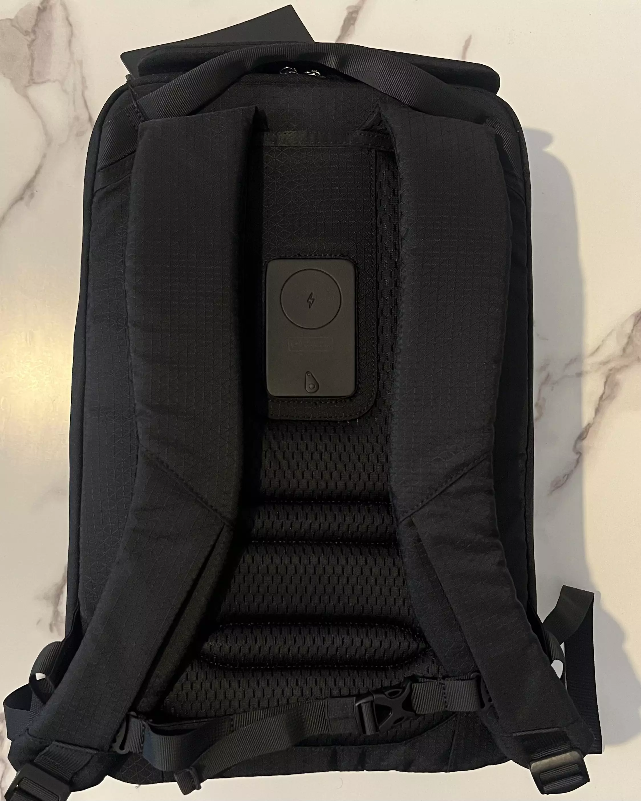 Dos du Scapade AirPack avec bretelles rembourrées et sangle pectorale