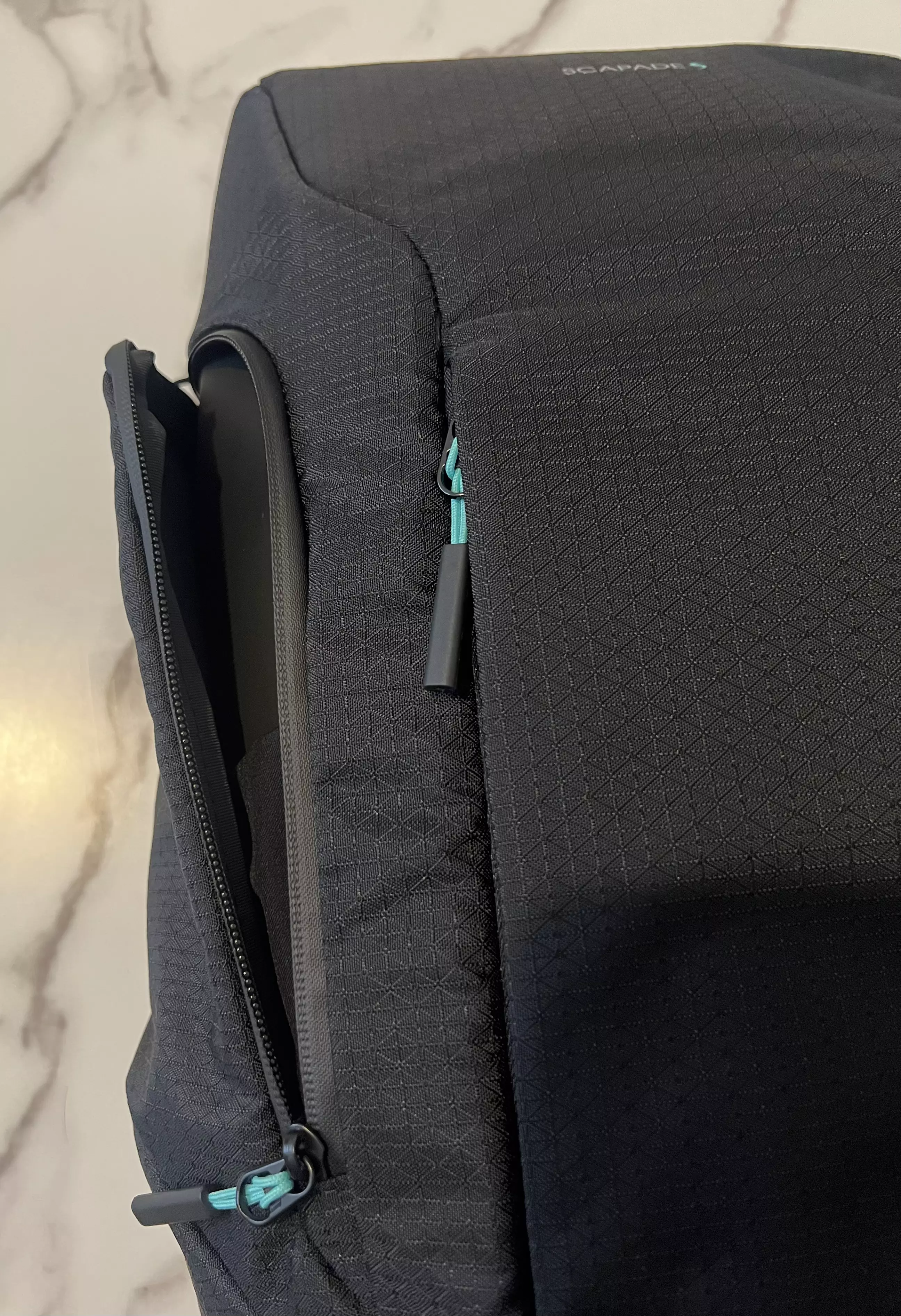 Seconde poche latérale zippée du Scapade AirPack