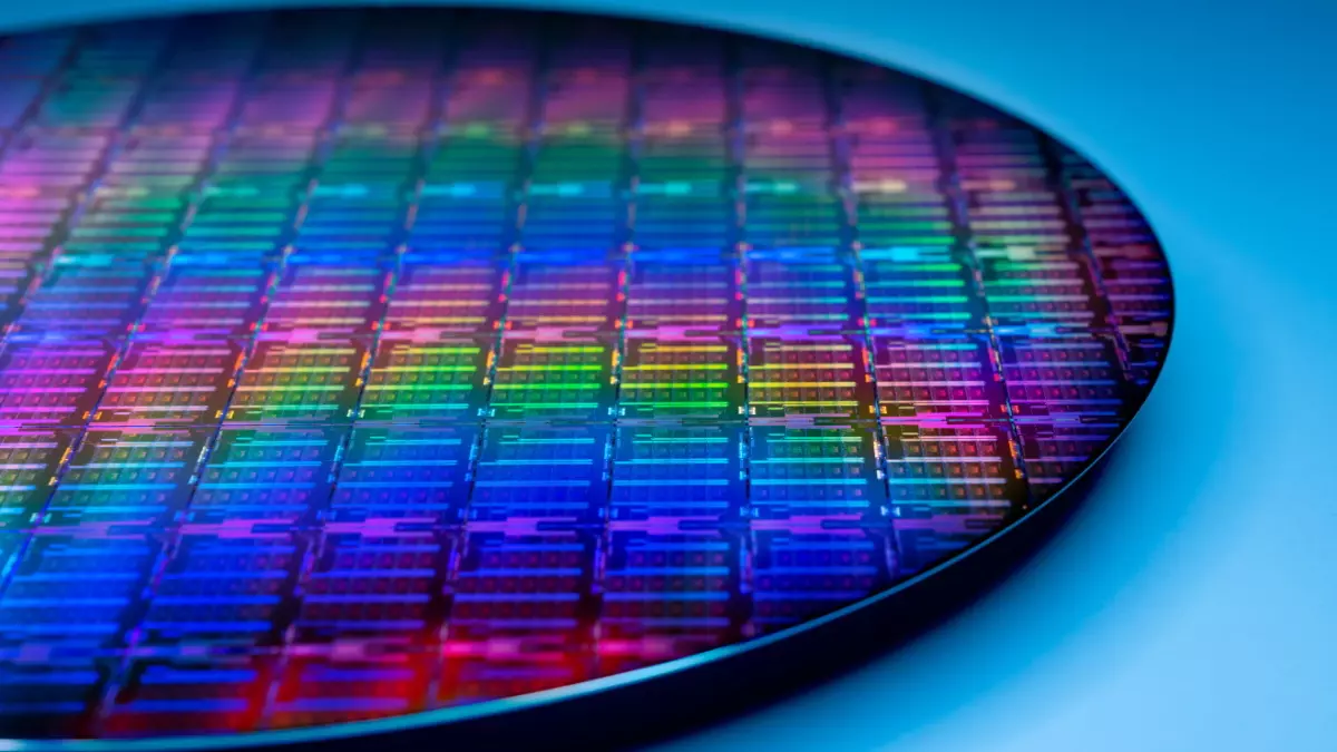 Un boîtier CoWoS TSMC réunissant des puces d’IA et des piles de mémoire HBM