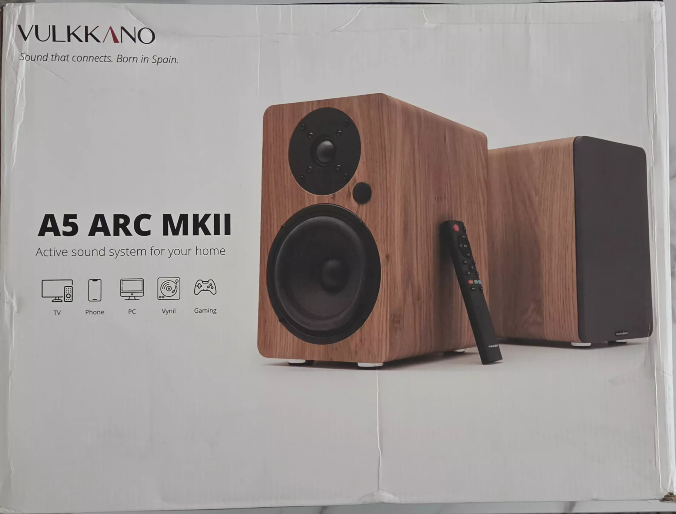 Boîte des VULKKANO A5 ARC MKII montrant les deux enceintes actives et la télécommande