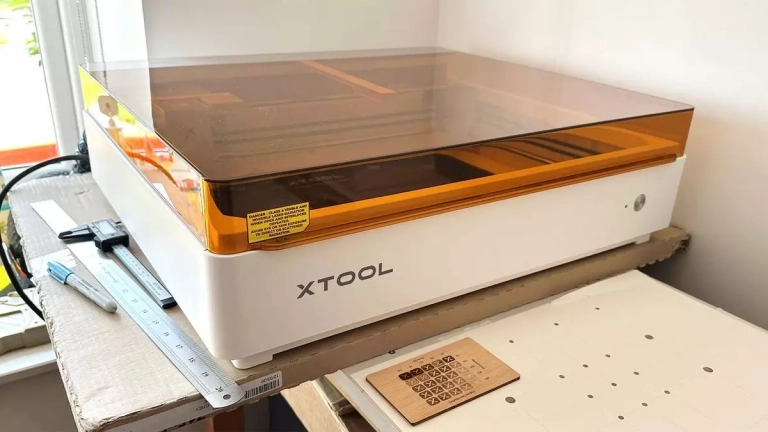 xTool M2 lance un 3-en-1 couleur et laser à 599 dollars, moitié prix