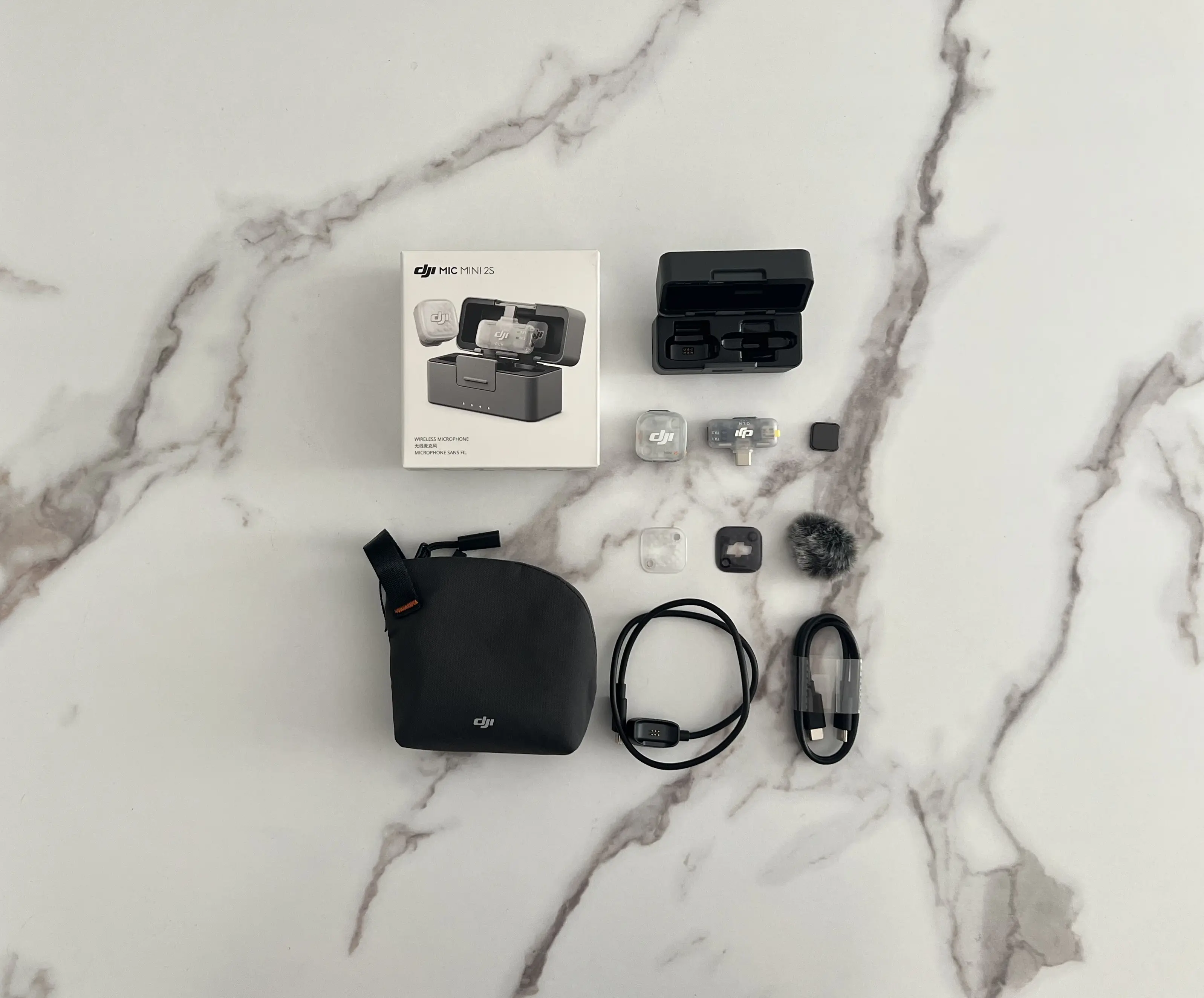 Kit DJI Mic Mini 2S 1 TX avec boîte, petit boîtier de recharge, émetteur, récepteur mobile USB-C, câbles et sacoche