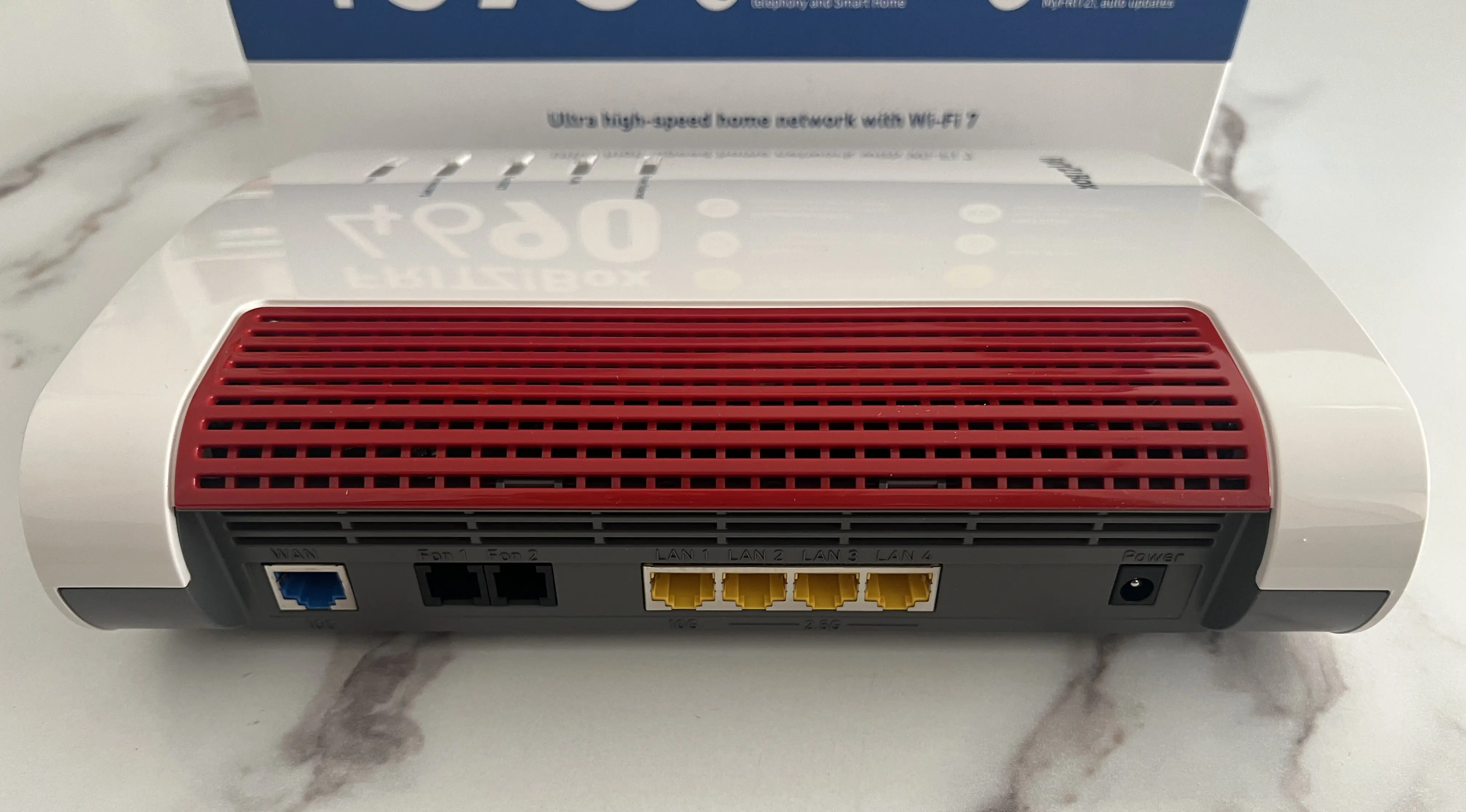 Gros plan sur les ports réseau 10 Gb/s et 2,5 Gb/s de la FRITZ!Box 4690