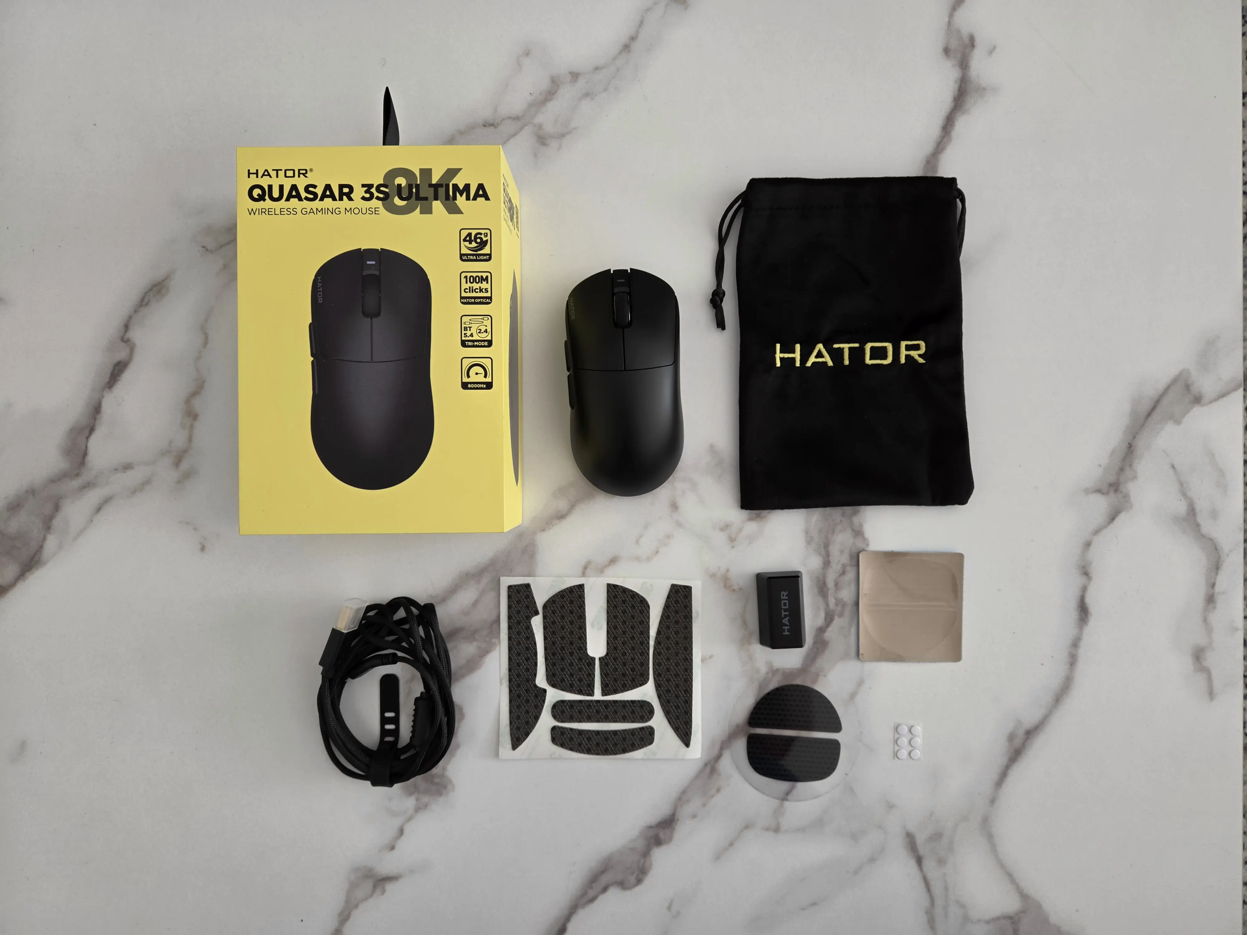 HATOR Quasar 3S Ultima 8K Wireless noire avec sa boîte, son câble, son dongle, ses patins, ses grips et sa pochette