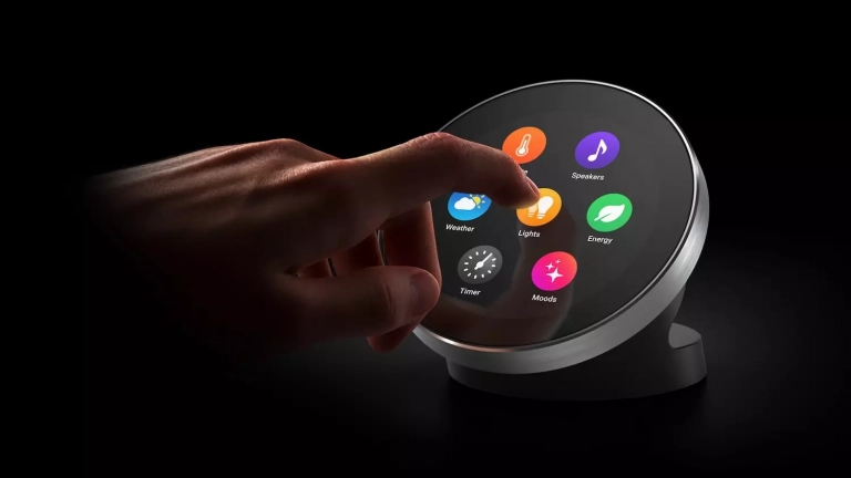 Homey Portal avec son écran tactile circulaire de 2,8 pouces et sa bague rotative en acier inoxydable
