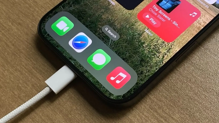 Batterie d’un iPhone sous iOS 27 affichant une consommation importante après la mise à jour