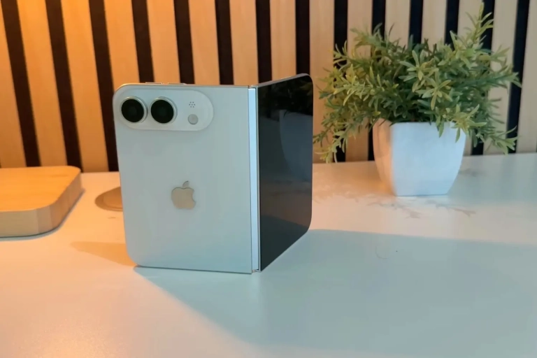 Concept de l’iPhone pliable Apple attendu en 2026 avec écran intérieur de 7,8 pouces