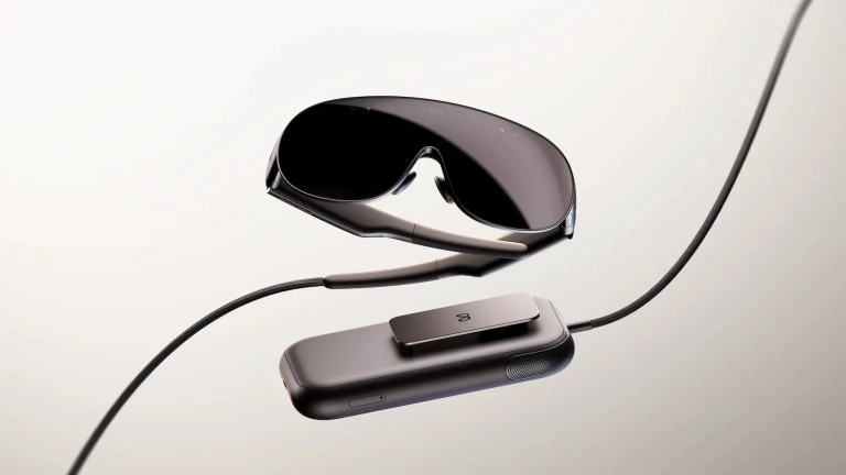 Meta VR Glasses reliées à leur boîtier externe présentées lors de Meta Connect 2026