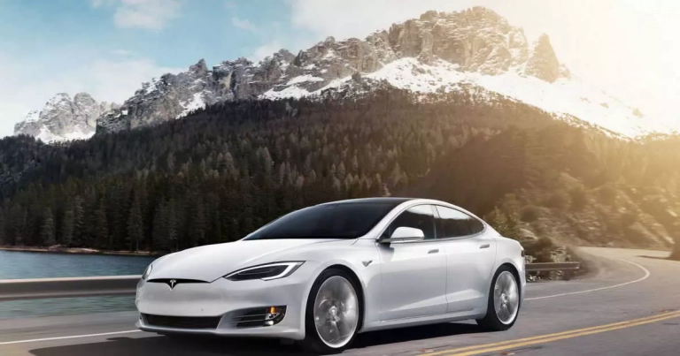 Tesla Model Y concernée par un rappel massif en Chine lié aux systèmes d’ouverture d’urgence des portes.
