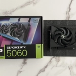 MSI GeForce RTX 5060 Gaming OC à deux ventilateurs photographiée devant sa boîte